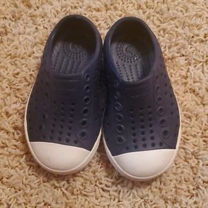 Native shoes, navy, gender neutral